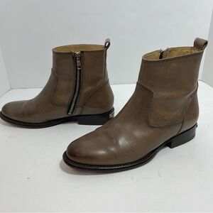 Frye Women's Danielle Short Ankle Boots Size 7.5/8 taupe gray logo western